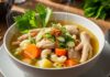 Resep Sop Ayam Rumahan yang Bikin Hangat: Resep Simpel untuk Hari-Hari Istimewa Sup ayam kaya rasa dengan sayuran segar dan mie, menjadi hidangan nyaman yang ideal untuk berbagi dan dinikmati.