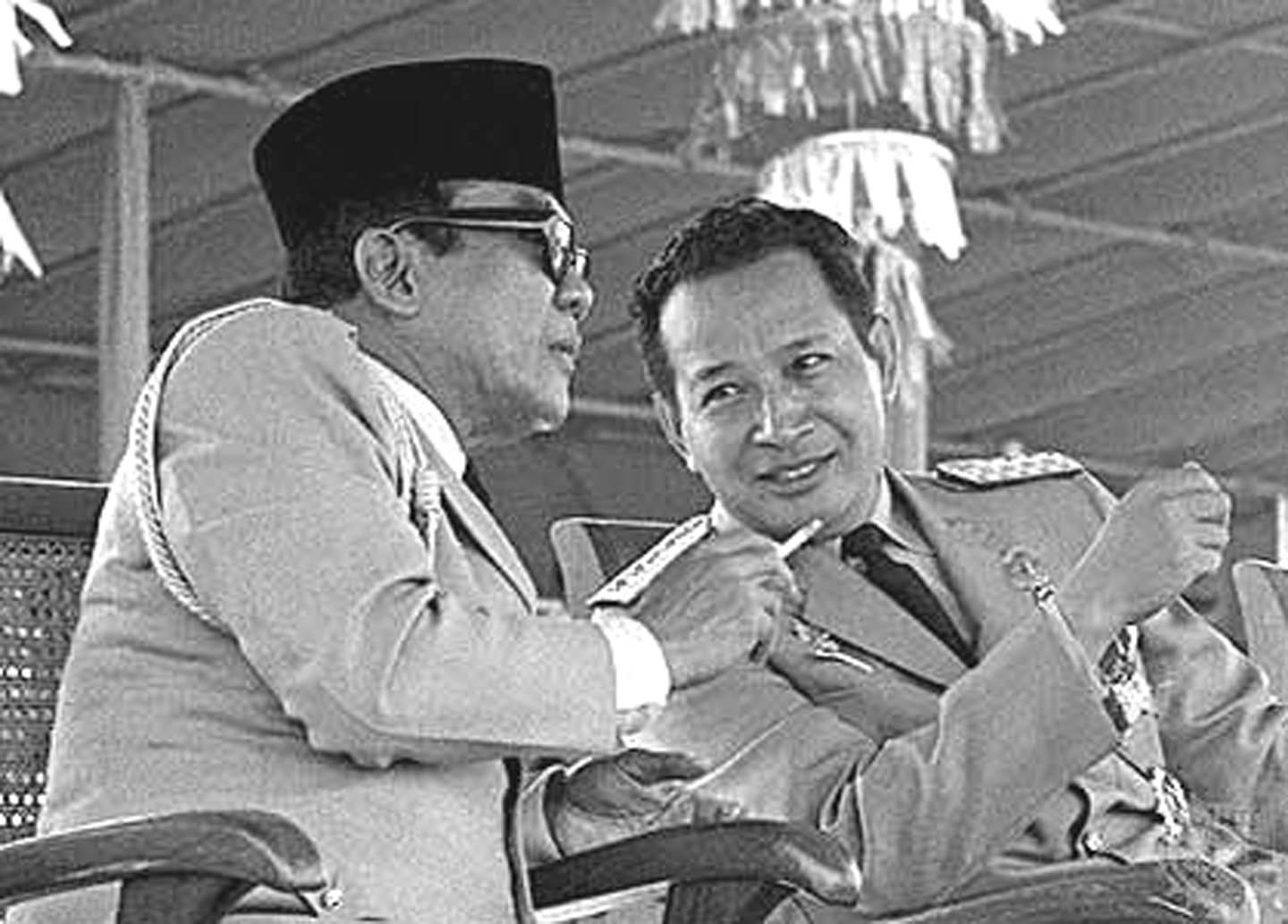Korupsi dan Nilai-Nilai Pancasila - Soekarno dan Soeharto