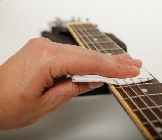 Tips Merawat Gitar Elektrik dan Hal yang Harus Dihindari Tips Merawat Gitar