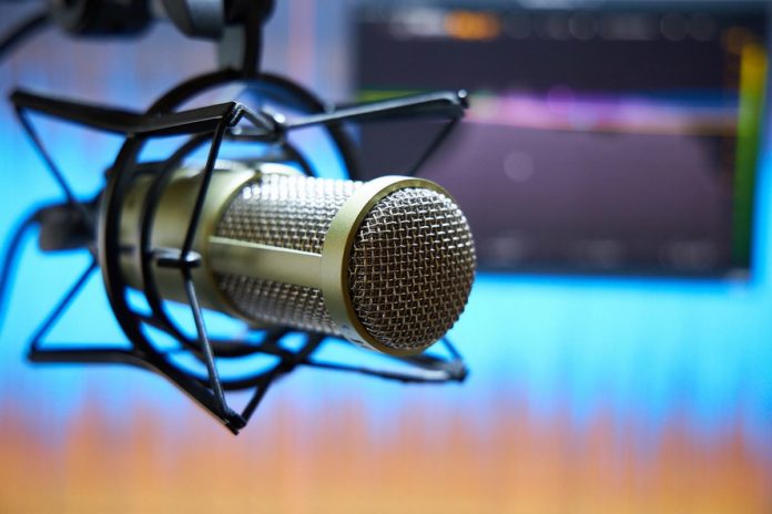 siapkan konten audio podcast