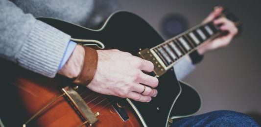 tips belajar main gitar untuk pemula