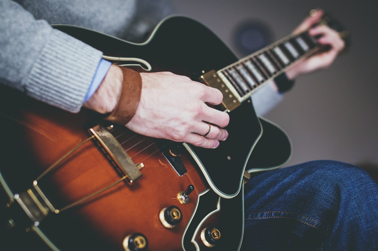 Tips Belajar Main Gitar Untuk Pemula Seni Berpikir